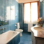 Einstein House Con Piscina * Vivajo