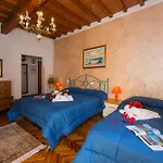 Einstein House Con Piscina Vivajo