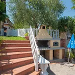 Einstein House Con Piscina * Vivajo