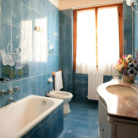 Einstein House Con Piscina * Vivajo