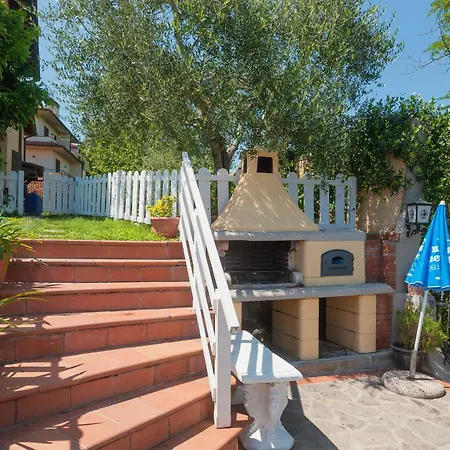 Einstein House Con Piscina * Vivajo